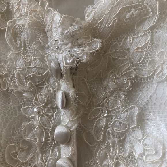 Keyhole Back Lace Ivory Wedding Dress - Picture 8 of 16